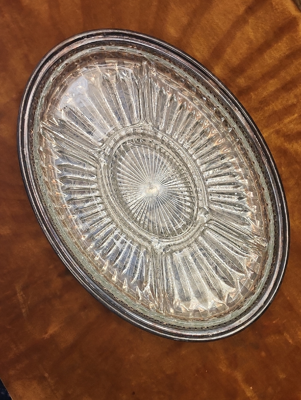 Leonard Silver Oval Silver Plate Serving Platter with Glass Insert